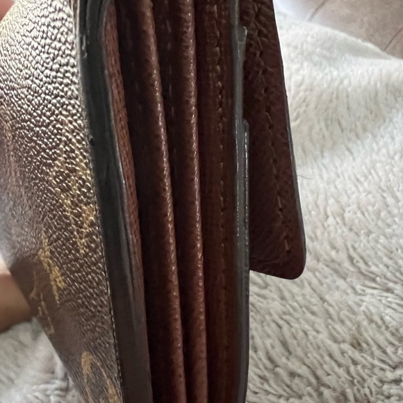 Louis Vuitton Wallet Authentic - Picture 9 of 12